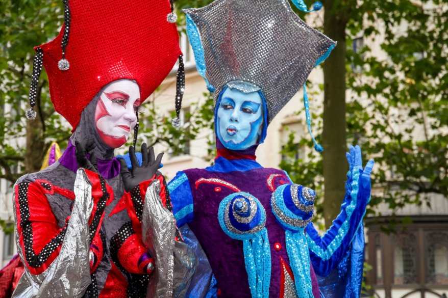 Steltloopacts steltentheater boekt  u bij www.kwekel-evenementen.nl