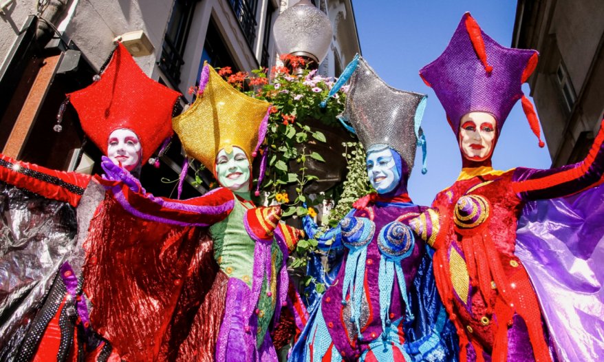 Steltloopacts steltentheater boekt  u bij www.kwekel-evenementen.nl