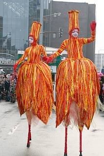 Steltloopacts te boeken bij www.kwekel-evenementen.nl