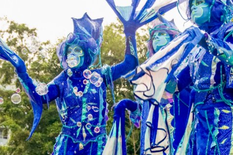 Steltloopacts steltentheater boekt  u bij www.kwekel-evenementen.nl