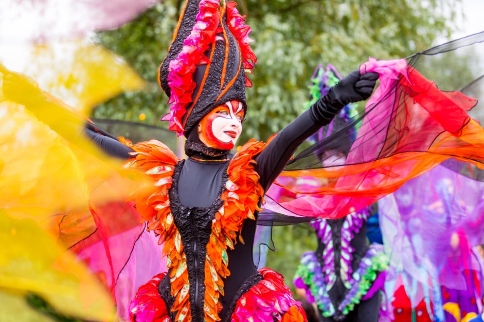 Steltloopacts steltentheater boekt  u bij www.kwekel-evenementen.nl