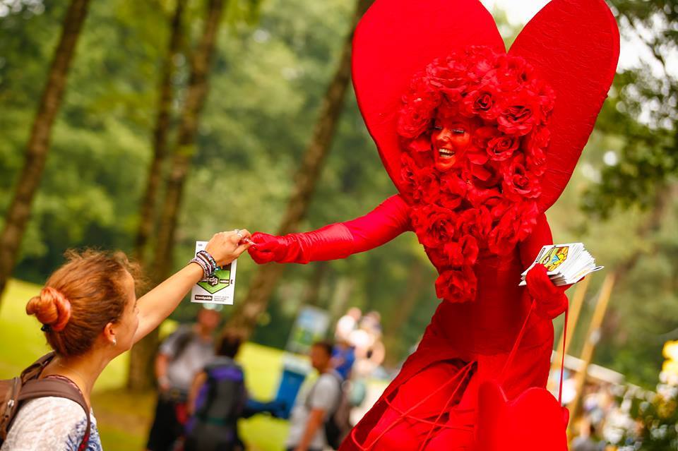 Steltloopacts steltentheater boekt  u bij www.kwekel-evenementen.nl