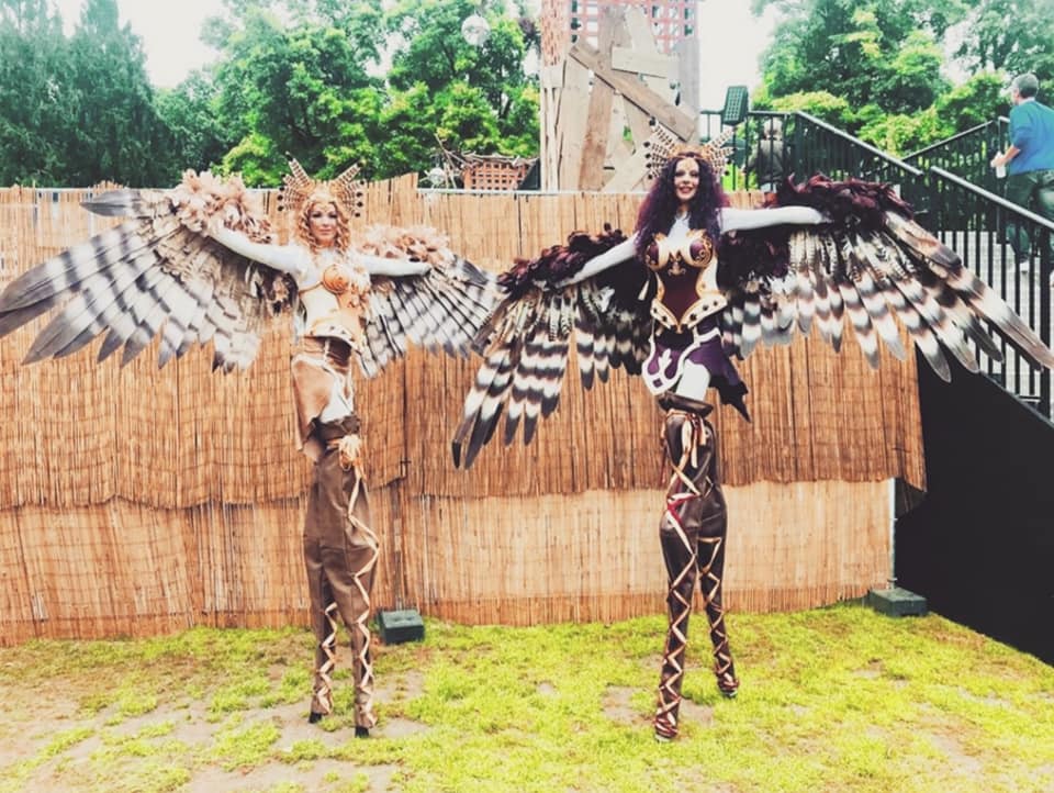 Steltloopacts boekt u bij www.kwekel-evenementen.nl 