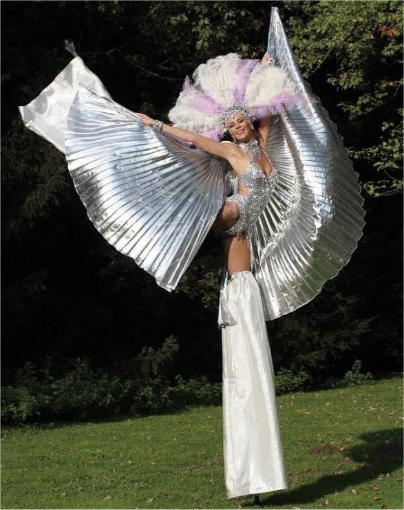 Steltloopacts steltentheater te boeken bij www.kwekel-evenementen.nl