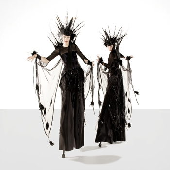 Steltloopacts steltentheater boekt  u bij www.kwekel-evenementen.nl