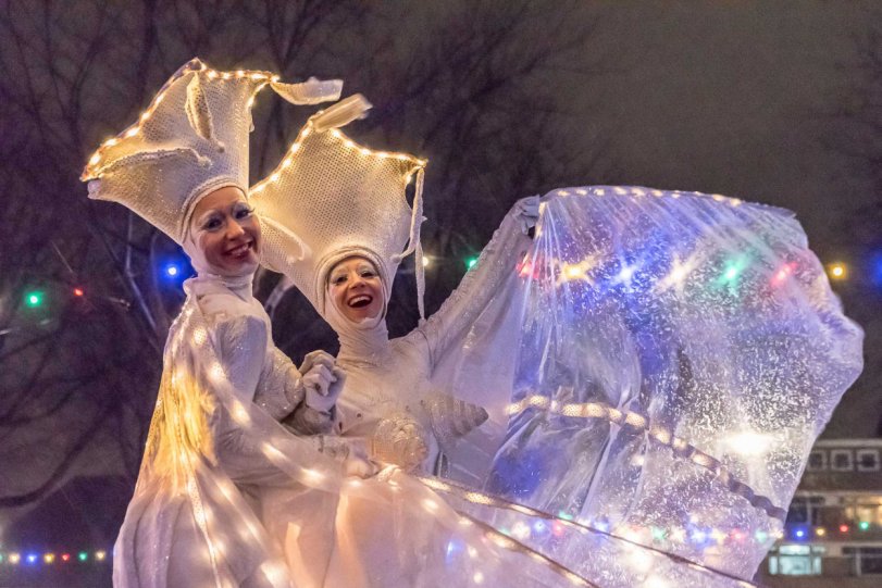Steltloopacts steltentheater boekt  u bij www.kwekel-evenementen.nl