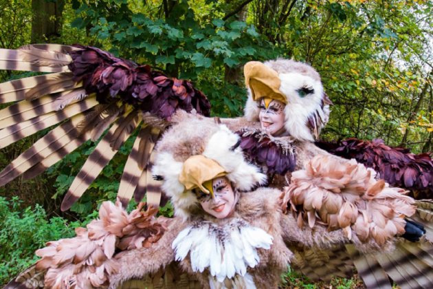 Steltloopacts steltentheater te boeken bij www.kwekel-evenementen.nl