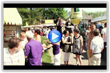 Steltloopacts steltentheater boekt  u bij www.kwekel-evenementen.nl