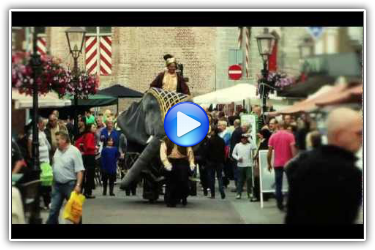 Steltloopacts steltentheater boekt  u bij www.kwekel-evenementen.nl