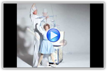 Steltloopacts steltentheater boekt  u bij www.kwekel-evenementen.nl