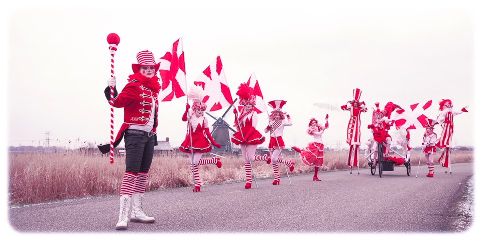 Steltloopacts steltentheater boekt  u bij www.kwekel-evenementen.nl