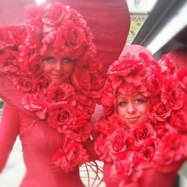 Steltloopacts boekt u bij www.kwekel-evenementen.nl 