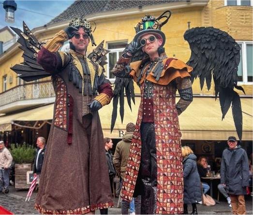 Steampunk steltloopact,  www.kwekel-evenementen.nl