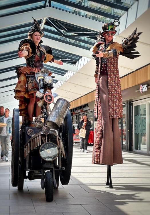 Steampunk steltloopact,  www.kwekel-evenementen.nl 