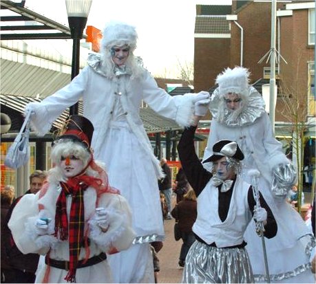 Steltloopacts te boeken bij www.kwekel-evenementen.nl