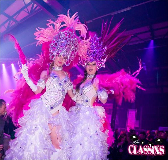 Steltloopacts steltentheater te boeken bij www.kwekel-evenementen.nl